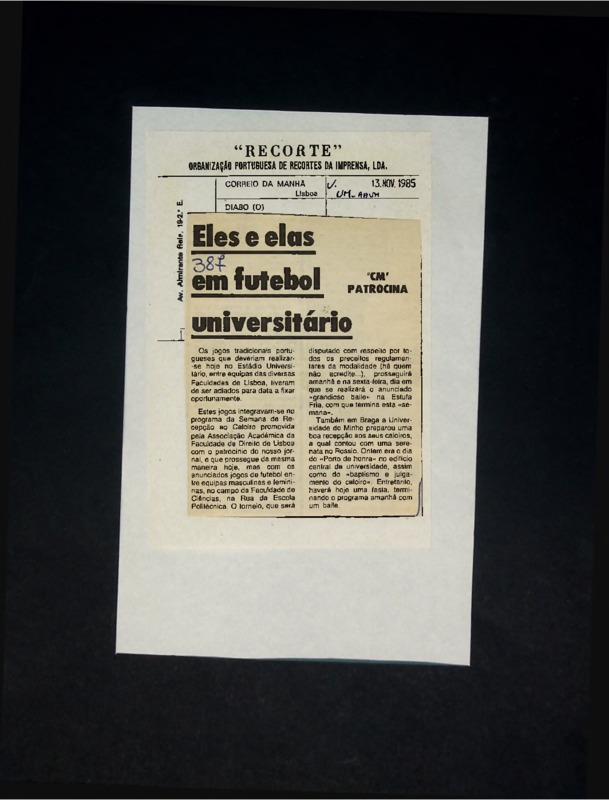  Eles e elas em futebol universitário 