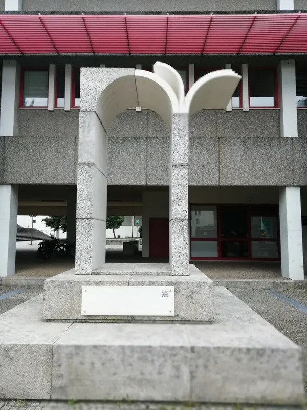  Homenagem a Vítor Aguiar e Silva: escultura  “Artes, Humanidades e Engenharia” 